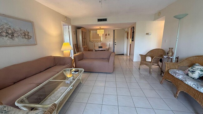 Foto del edificio - 715 Lori Dr