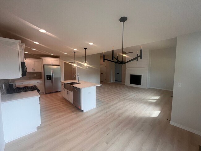 Foto del edificio - Beautiful, brand-new, 3-bedroom, 2-bath home in Nixa with a 3-car garage.