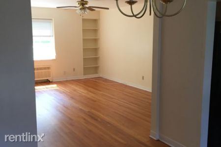 Building Photo - 2703 Hollywood Ct