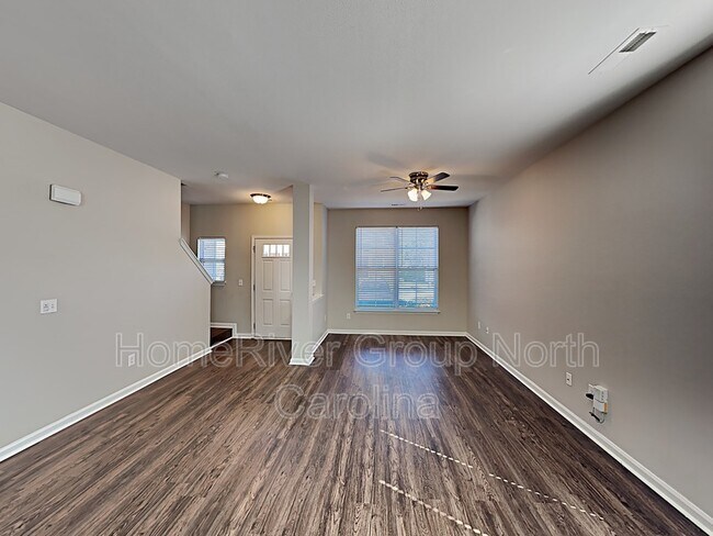 Foto del edificio - 5568 Farm House Trail