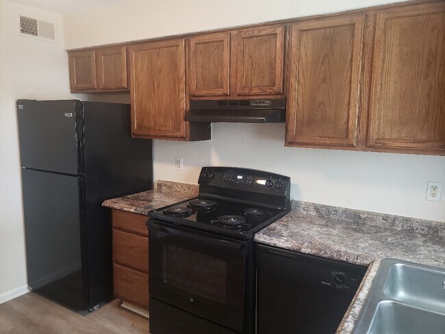 Foto del edificio - 5808 Hunting Ridge Ln