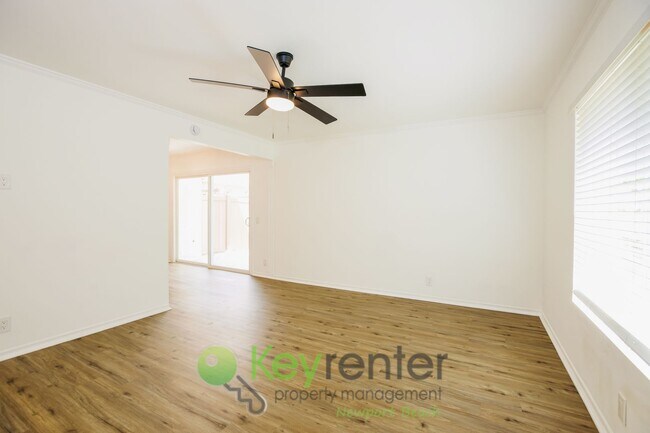Foto del edificio - Updated 3 Bedroom Single Level Condo in La...