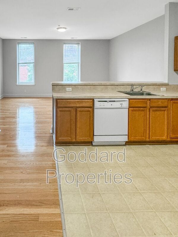 Foto del edificio - 2205 N Charles St