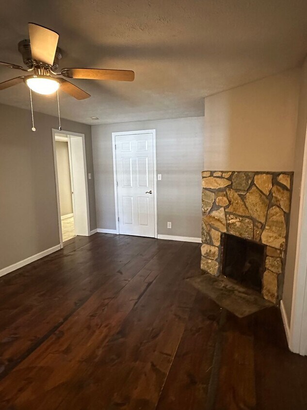 Foto del edificio - 107 Gober Sosebee St