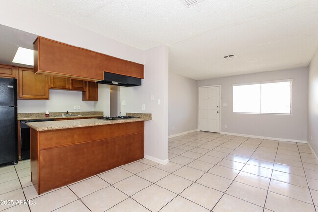 Building Photo - 8435 W Heatherbrae Dr