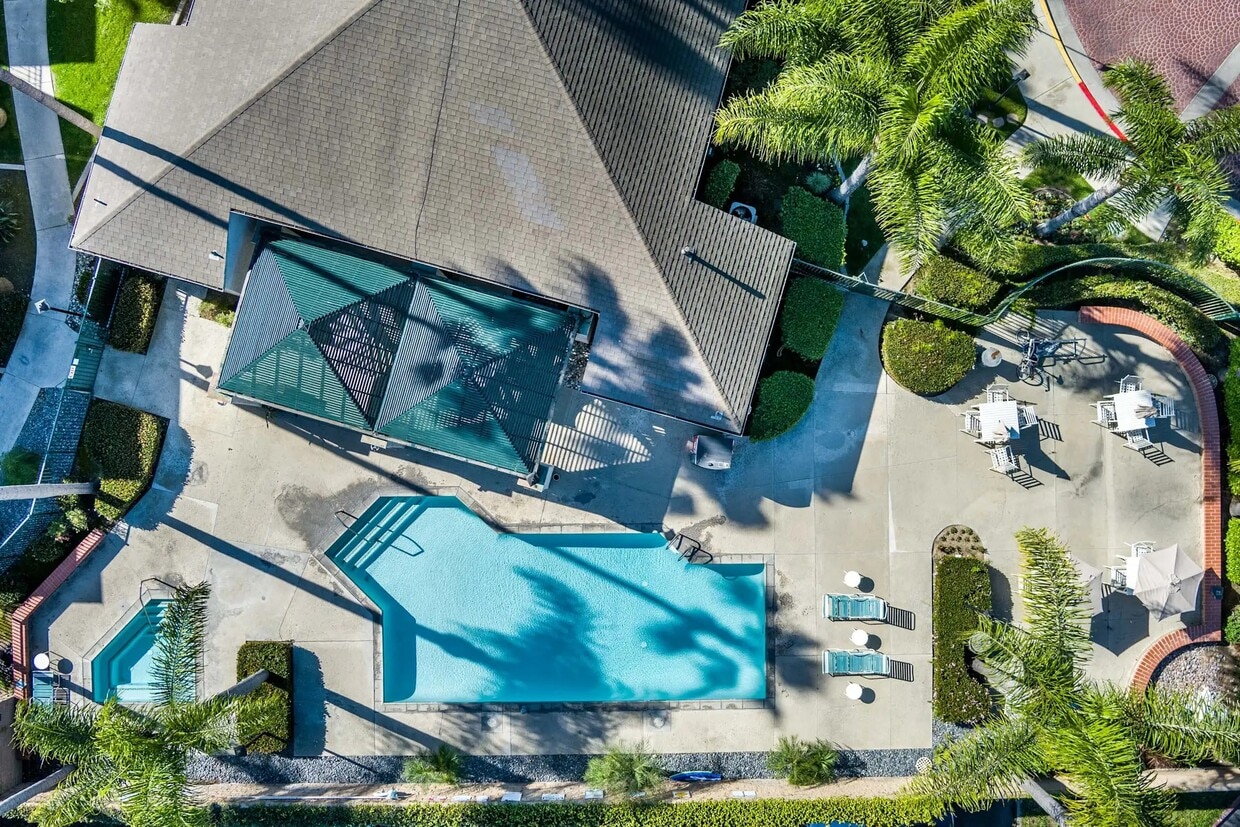 Building Photo - Whispering Fountains