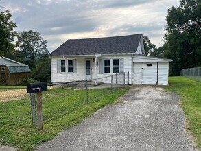 Building Photo - 223 Hillcrest Dr
