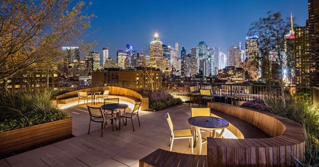 Building Photo - 535 W 43rd St