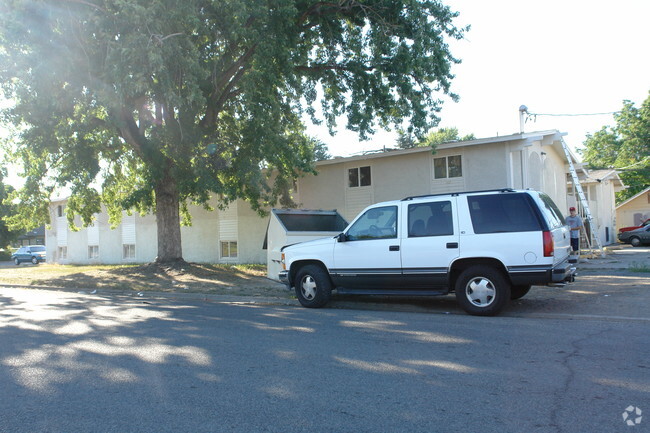 Foto del edificio - Yakima 16-plex Apts