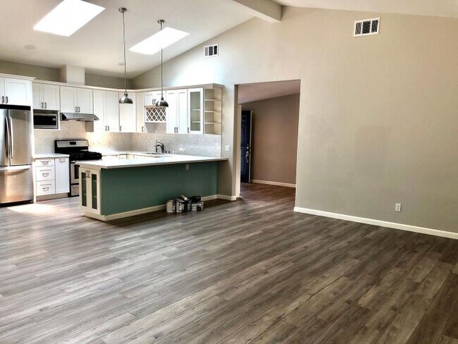 Building Photo - 4 bedroom in Fremont CA 94538