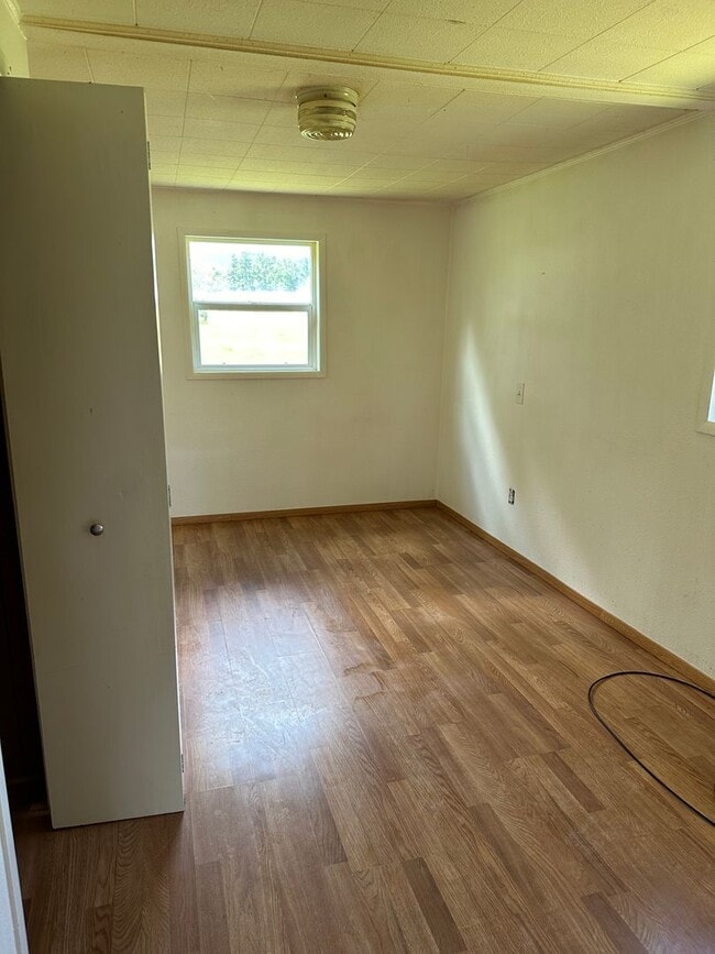 Building Photo - 3-bedroom 2 bath House