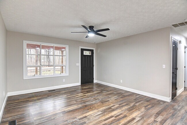 Foto del edificio - 1209 Nutwood Dr