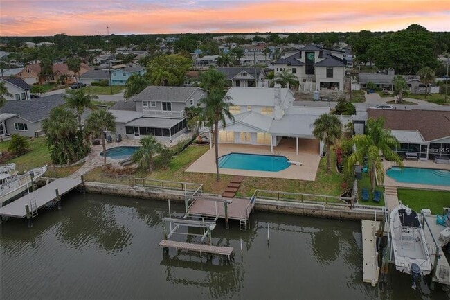 Foto del edificio - 8706 Elmwood Ln