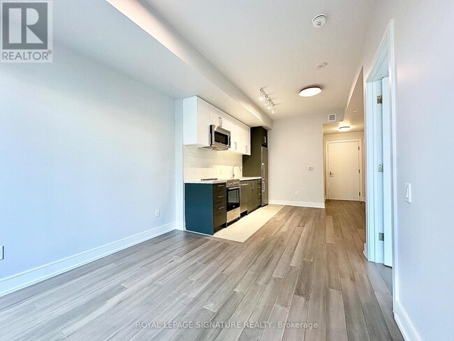 Building Photo - 2525 Bathurst St