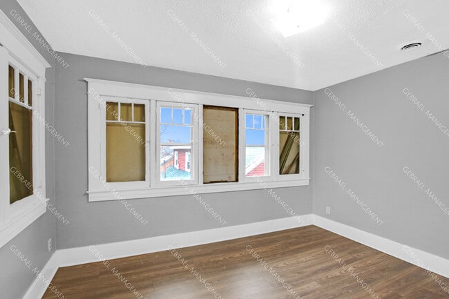 Building Photo - 1635 Holmes St