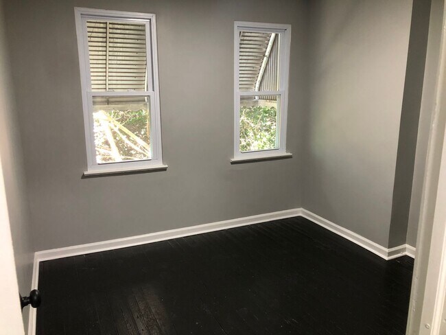 Foto del edificio - 3 Bedroom Home Available Now