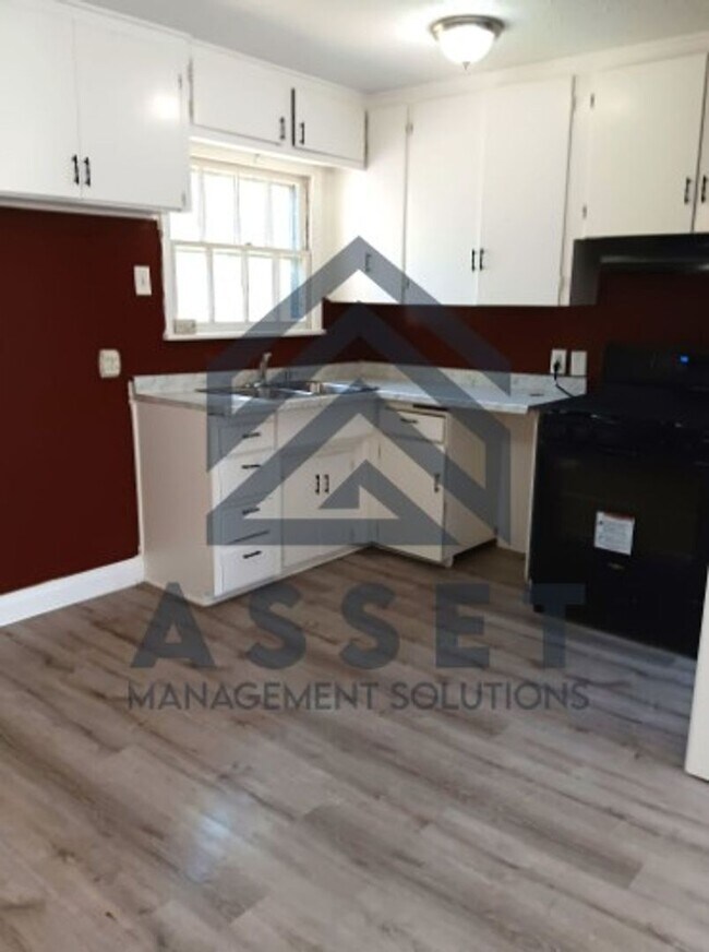 Building Photo - 413 E Northrup Dr