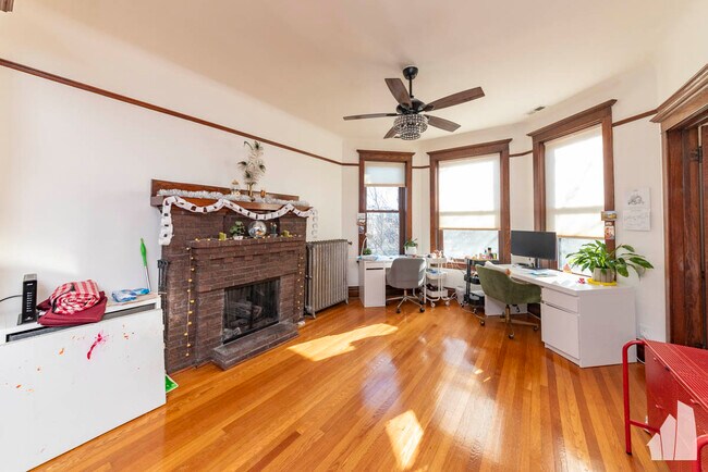 Foto del edificio - 842 W Waveland Ave