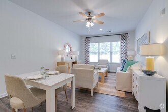2BR, 2BA - 1,068SF - Lumen on Collins