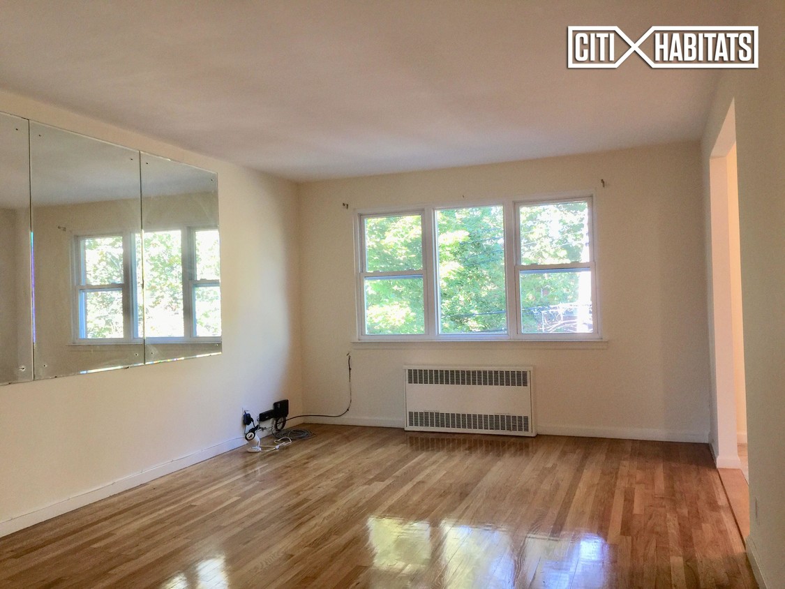 Primary Photo - 3257 42nd St