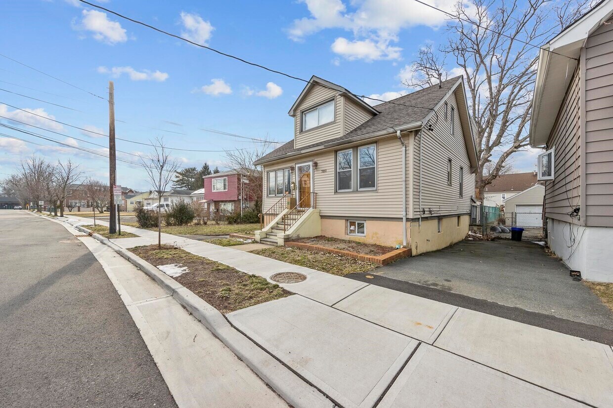721 Golden Ave, Secaucus, NJ 07094 House for Rent in Secaucus, NJ