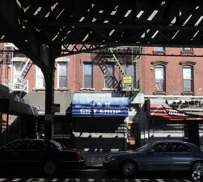 Building Photo - 353 Broadway