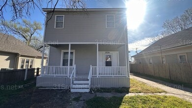 Building Photo - 1526 S Water St