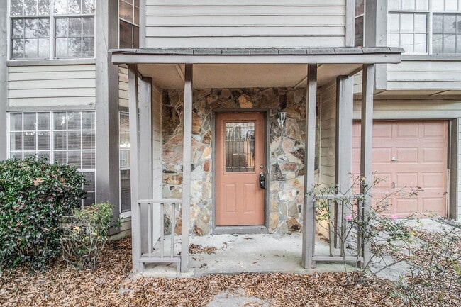 Building Photo - 3 bdrm, 2.5 bath in Stonecrest
