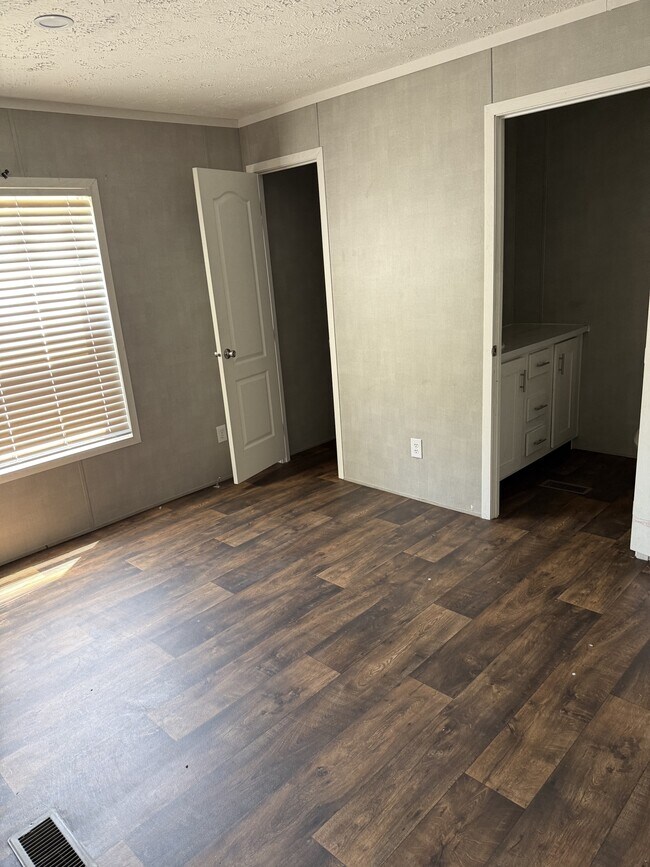 Foto del edificio - 4455 Middle St