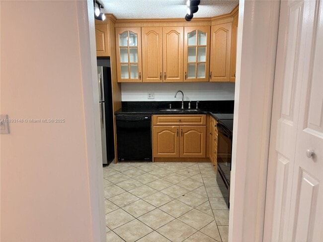 Building Photo - 4172 Inverrary Dr