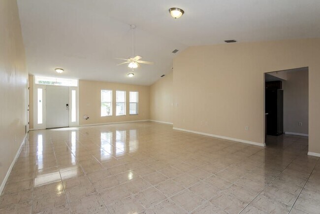 Building Photo - 4307 Fairfax Dr E