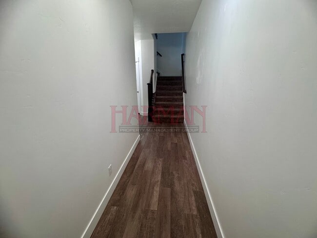 Building Photo - 1008 E 120 S