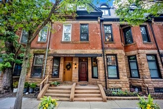 Building Photo - 2109 N Clark St
