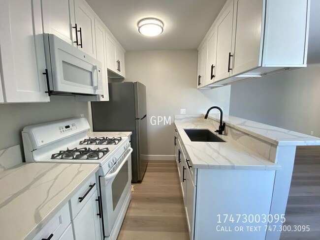 Building Photo - 137 Carr Dr