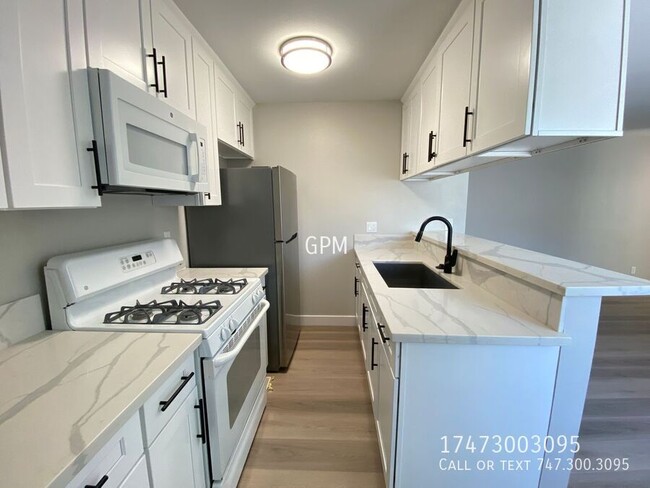 Building Photo - Charming Renovated 1-Bedroom Apartment in ...