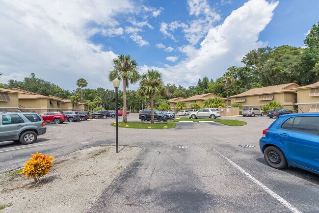 Foto del edificio - 130 Jasmine Woods Ct