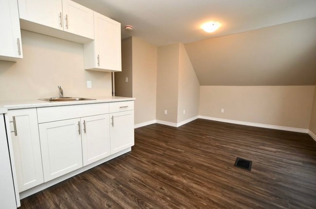 Building Photo - 310 Mason Ave