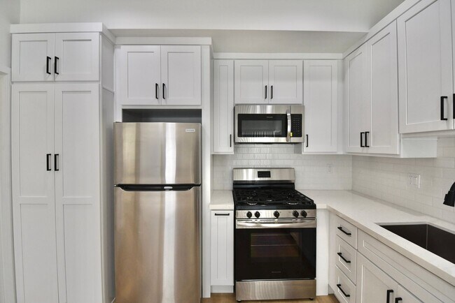 Building Photo - 6152 Woodman Ave