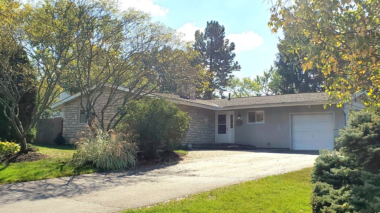 Primary Photo - 3578 Sunset Dr