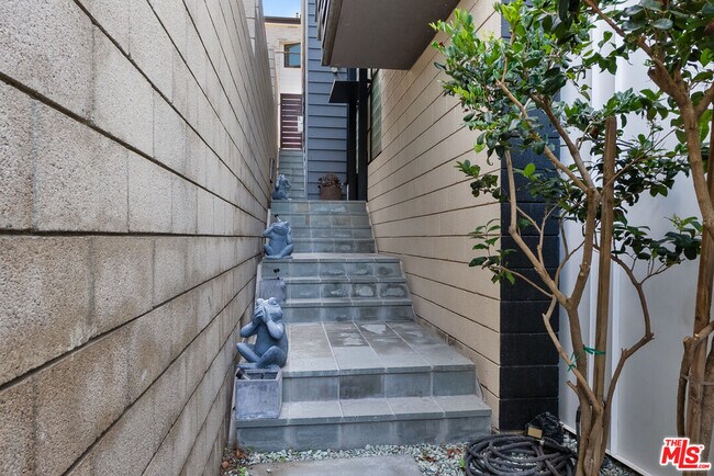 Foto del edificio - 3410 Hermosa Ave