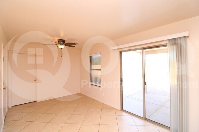 Foto del edificio - 2512 E Meadow Creek Way