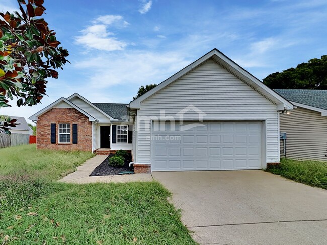 Building Photo - 3050 Weybridge Dr