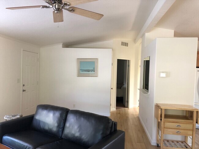 Building Photo - 9930 Quail Hill Dr