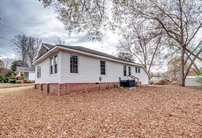 Foto del edificio - Charming, Fully Updated Ranch Home Near Downtown Kannapolis!