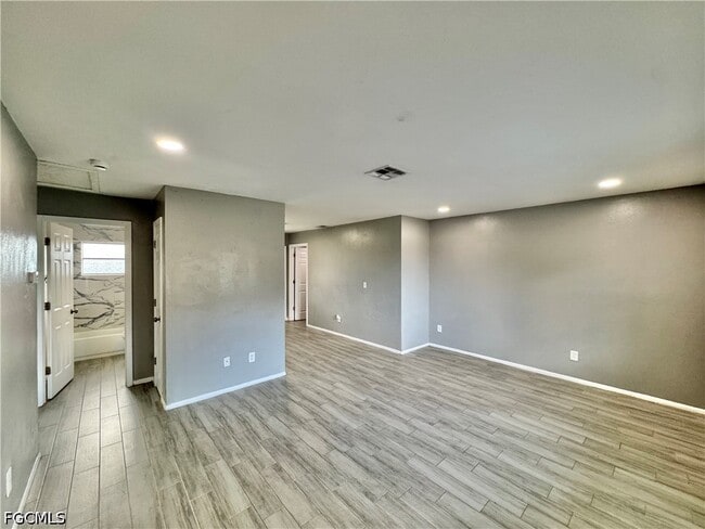 Building Photo - 142 Harry Ave S