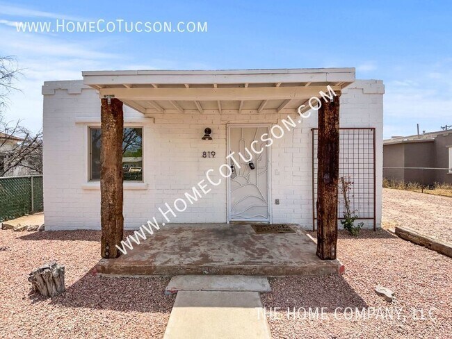Building Photo - Charming 1950's Bungalow at 819 W Paris Pr...