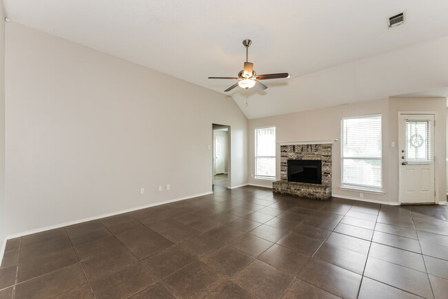Building Photo - 706 Valleycreek Rd