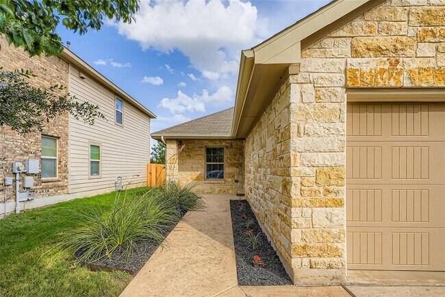 Foto del edificio - 6905 Crestone Rd