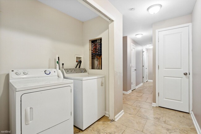 Foto del edificio - 4 br, 2 bath Duplex - 1823 WILLINGTON ST U...