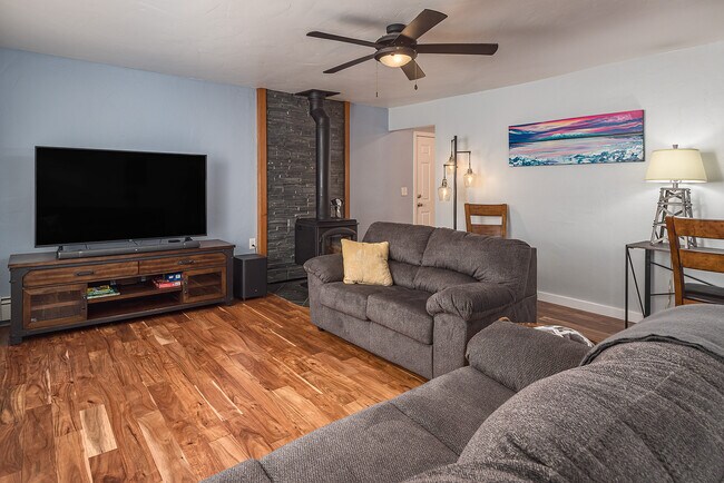 Foto del edificio - 8130 Loganberry St